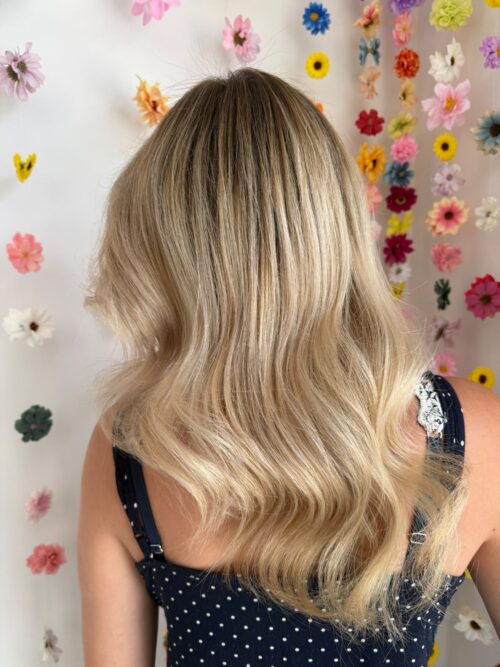 Balayage blond polaire et wavy – Line-Ay Coiffure Bonneville